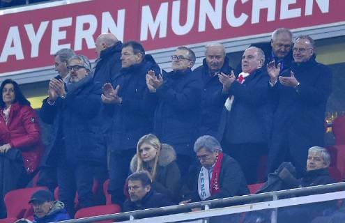 27 11 2018 Football UEFA Champions League 2018 2019 Group Phase 5 Matchday FC Bayern Munich Benfica Lisbon at Allianz Arena Munich v r Chairman Karl Heinz Rummenigge FC Bayern Munich Uli Hoeness Bayern Munich and Managing Director Christian Dreesen Bayern Munich DFL and DFB regulations prohibit any use of photographs as image sequences and or quasi video