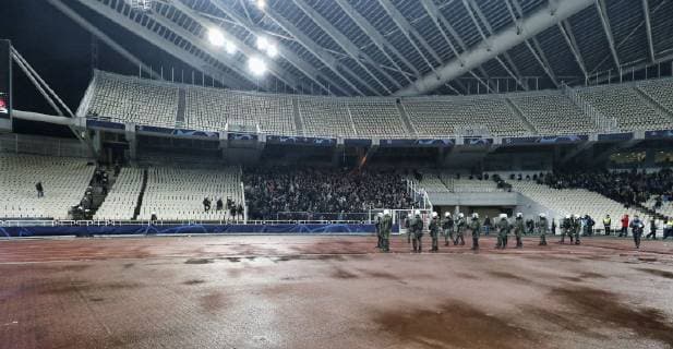 Fußball, CL, AEK Athen - Ajax Amsterdam, Ausschreitungen der Fans ATHENS, Olympic Stadium, AEK Athens FC - Ajax , football, Champions League, season 2018-2019, 27-11-2018, riots on the stands with police trying to intervene during the game AEK Athens - Ajax 0-2. AEK Athens - Ajax x2651246x