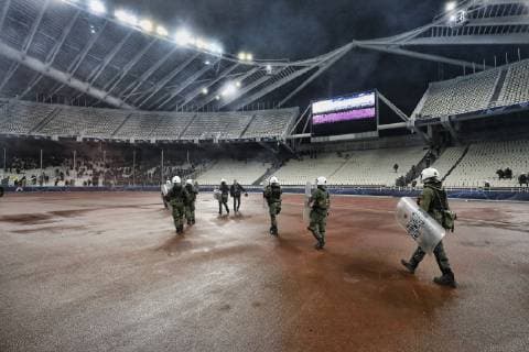 Fußball, CL, AEK Athen - Ajax Amsterdam, Ausschreitungen der Fans ATHENS, Olympic Stadium, AEK Athens FC - Ajax , football, Champions League, season 2018-2019, 27-11-2018, riots on the stands with police trying to intervene during the game AEK Athens - Ajax 0-2. AEK Athens - Ajax x2651247x
