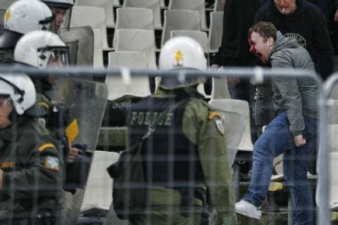 Fußball, CL, AEK Athen - Ajax Amsterdam, Ausschreitungen der Fans ATHENS, Olympic Stadium, AEK Athens FC - Ajax , football, Champions League, season 2018-2019, 27-11-2018, riots on the stands with police trying to intervene during the game AEK Athens - Ajax 0-2. AEK Athens - Ajax x2651252x