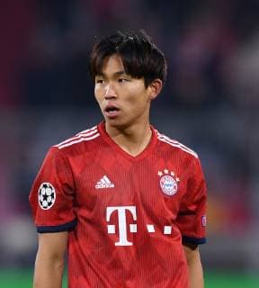 FOOTBALL CHAMPIONS LEAGUE SAISON 2018 2019 2019 GROUP PHASE FC Bayern Munich Benfica Lisbon 27 11 2018 Wooyeong Jeong FC Bayern Munich