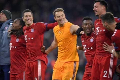 27 11 2018 Football UEFA Champions League 2018 2019 Group stage 5 Matchday FC Bayern Munich Benfica Lisbon at the Allianz Arena Munich Bavarias final celebration after the victory by Thomas Müller FC Bayern Munich Renato Sanches Bayern Munich Robert Lewandowski FC Bayern Munich Goalkeeper Manuel Neuer FC Bayern Munich David Alaba FC Bayern Munich DFL and DFB regulations prohibit any use of photographs as image sequences and or quasi video