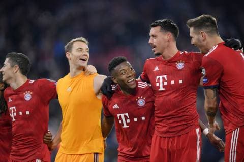 27 11 2018 Football UEFA Champions League 2018 2019 Group stage 5 Matchday FC Bayern Munich Benfica Lisbon at the Allianz Arena Munich Final cheer of the Bavarians after the victory by Robert Lewandowski FC Bayern Munich Goalkeeper Manuel New FC Bayern Munich David Alaba FC Bayern Munich Sandro Wagner FC Bayern Munich Niklas Süle FC Bayern Munich DFL and DFB regulations prohibit any use of photographs as image sequences and or quasi video