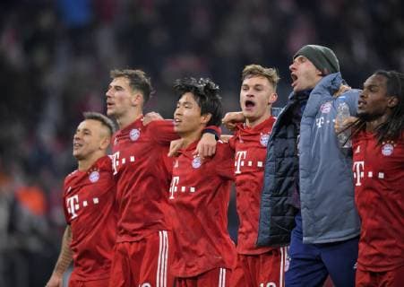 27 11 2018 Football UEFA Champions League 2018 2019 Group stage 5 Matchday FC Bayern Munich Benfica Lisbon at Allianz Arena Munich Bavarias final celebration after the victory by Leon Goretzka FC Bayern Munich Wooyeong Jeong FC Bayern Munich Joshua Kimmich FC Bayern Munich Thomas Müller FC Bayern Munich Renato Sanches Bayern Munich Robert Lewandowski FC Bayern Munich DFL and DFB regulations prohibit any use of photographs as image sequences and or quasi video