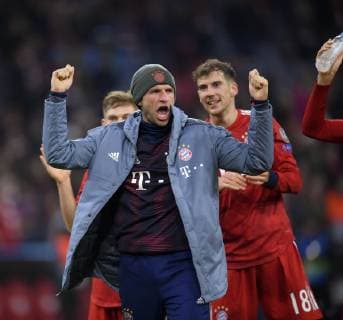 27 11 2018 Football UEFA Champions League 2018 2019 Group stage 5 Matchday FC Bayern Munich Benfica Lisbon at the Allianz Arena Munich Bavarias final celebration after the victory by Joshua Kimmich FC Bayern Munich Thomas Müller FC Bayern Munich Leon Goretzka FC Bayern Munich DFL and DFB regulations prohibit any use of photographs as image sequences and or quasi video