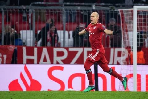 27 11 2018 xkvx Football UEFA Champions League FC Bayern Muenchen Benfica Lisbon emspor v l Goal celebration celebrate the goal to 2 0 by Arjen Robben FCB FC Bayern Muenchen running cheers towards coach Niko Kovac FCB FC Bayern Muenchen DFL DFB REGULATIONS PROHIBIT ANY USE OF PHOTOGRAPHS as IMAGE SEQUENCES and or QUASI VIDEO Muenchen