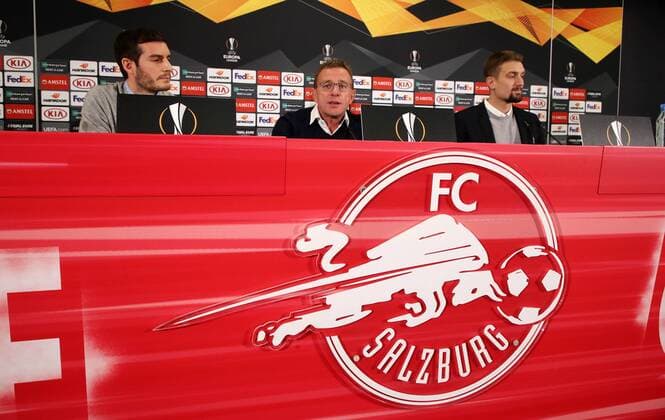 RB Leipzig Press conference Football Euro League Salzburg 28 11 2018 Red Bull Arena Football UEFA Euro League Press conference on the day before the EL match FC Salzburg vs RB Leipzig In the picture RBL press spokesman Benjamin Ippoliti Ralf Rangnick RB Leipzig Stefan Ilsanker 13 RB Leipzig According to UEFA guidelines it is forbidden to use or have used photos taken in the stadium and or during the match in the form of sequence pictures and or video-like photo series