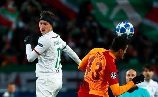MOSCOW, RUSSIA â€“ NOVEMBER 28, 2018: Lokomotiv Moscowâ€™s Anton Miranchuk (L) and Galatasaray Istanbulâ€™s Ozan Kabak in their 2018 19 UEFA Champions League Group G Round 5 football match at RZD Arena. Sergei Fadeichev TASS  TS099222
