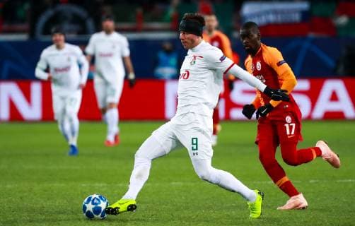 MOSCOW, RUSSIA â€“ NOVEMBER 28, 2018: Lokomotiv Moscowâ€™s Fyodor Smolov and Galatasaray Istanbulâ€™s Badou Ndiaye (L-R front) in their 2018 19 UEFA Champions League Group G Round 5 football match at RZD Arena. Sergei Fadeichev TASS  TS099225