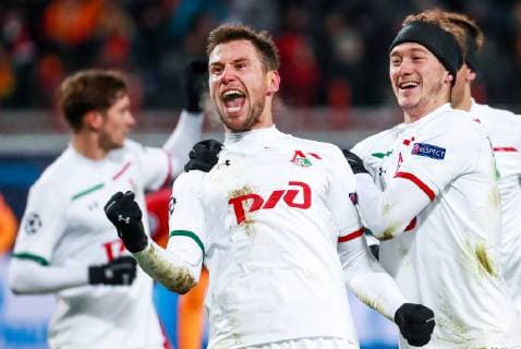 Sport Bilder des Tages MOSCOW, RUSSIA â€“ NOVEMBER 28, 2018: Lokomotiv Moscowâ€™s Grzegorz Krychowiak and Anton Miranchuk (L-R front) celebrate scoring against Galatasaray Istanbul in their 2018 19 UEFA Champions League Group D Round 5 football match at RZD Arena. Sergei Fadeichev TASS  TS09923F