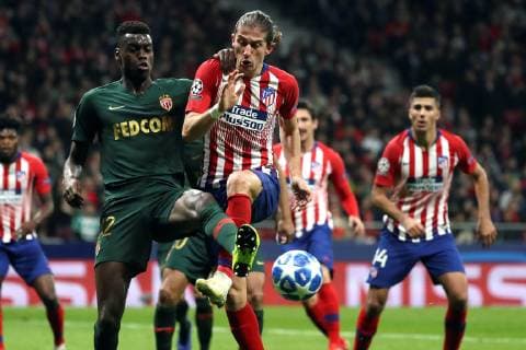 AS Monaco s Benoit Badiashile (L) vies for the ball with Atletico de Madrid s Filipe Luis during a UEFA Champions League group A match between Atletico de Madrid and AS Monaco at Wanda Metropolitano stadium in Madrid, Spain, 28 November 2018. Atletico de Madrid vs. AS Monaco !ACHTUNG: NUR REDAKTIONELLE NUTZUNG!  Copyright: xKikoxHuescax GRAF8170 20181128-636790334341003733