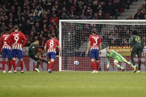 28th November 2018, Wanda Metropolitano, Madrid, Spain; UEFA Champions League football, Atletico Madrid versus Monaco; Radamel Falcao (AS Monaco) takes but misses from the penalty spot in minute 83  ActionPlus12083729 ShotxforxPress