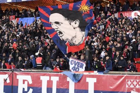 ILLUSTRATION - SUPPORTERS - DRAPEAU GEANT - 09 EDINSON CAVANI (PSG) FOOTBALL : Paris SG vs Liverpool - Ligue des Champions - 28 11 2018 AnthonyBIBARD FEP Panoramic 