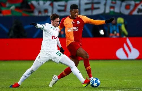 MOSCOW, RUSSIA â€“ NOVEMBER 28, 2018: Lokomotiv Moscowâ€™s Alexei Miranchuk (L) and Galatasaray Istanbulâ€™s Ryan Donk in their 2018 19 UEFA Champions League Group D Round 5 football match at RZD Arena; Lokomotiv Moscow won 2-0. Sergei Fadeichev TASS  TS099267