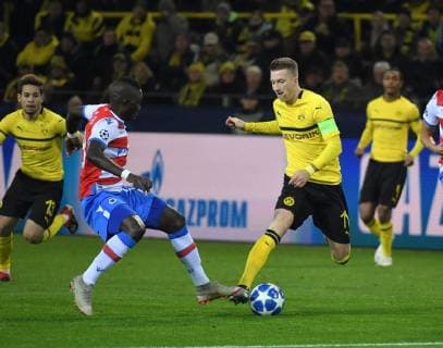 28 11 2018 Football UEFA Champions League Season 2018 2019 Preliminary Round 5 Matchday Borussia Dortmund Club Bruegge v li Marvelous Nakamba FC Bruegge Marco Reus Borussia Dortmund Team2