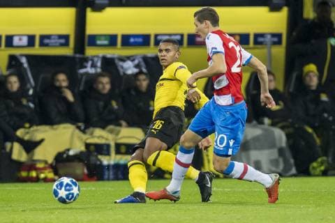 Football UEFA Champions League CL Season 2018 2019 5 Matchday Borussia Dortmund Club Bruges in Dortmund North Rhine-Westphalia Dortmunds Manuel Akanji l and Brügges Hans Vanaken fight for the ball UEFA REGULATIONS PROHIBIT ANY USE OF PHOTOGRAPHS AS IMAGE SEQUENCES AND OR QUASI VIDEO Copyright: xKirchner DavidxInderliedx