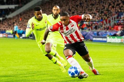 Nelson Semedo of FC Barcelona Barca Arturo Vidal of FC Barcelona, Steven Bergwijn of PSV during the UEFA Champions League group C match between PSV Eindhoven and FC Barcelona at the Phillips stadium on November 28, 2018 in Eindhoven, The Netherlands UEFA Champions League 2018 2019 xVIxVIxImagesx xTomxBodexMultimediaxIVx 12918832