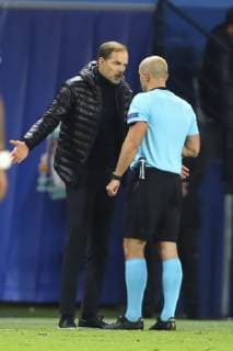 Thomas Tuchel ( Entraineur Coach PSG ) avec Szymon Marciniak (arbitre principal) altercation FOOTBALL : PSG vs Liverpool - Ligue des Champions - 28 11 2018 GwendolineLeGoff Panoramic 