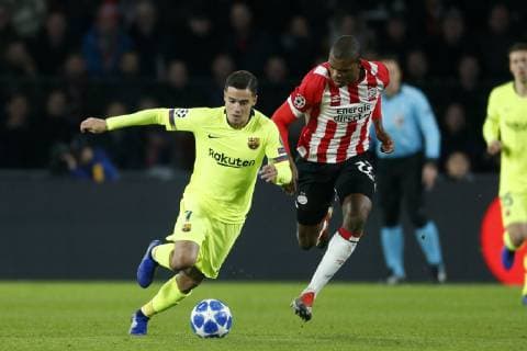 (L-R), Philippe Coutinho of FC Barcelona Barca Denzel Dumfries of PSV during the UEFA Champions League group C match between PSV Eindhoven and FC Barcelona at the Phillips stadium on November 28, 2018 in Eindhoven, The Netherlands UEFA Champions League 2018 2019 xVIxVIxImagesx xJeroenxPutmansxIVx 12919045