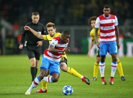 28 11 2018 Football UEFA Champions League 2018 2019 Group stage 5 Matchday Borussia Dortmund FC Bruges at Signal Iduna Park Dortmund L R Raphael Guerreiro Dortmund vs. Clinton Mata FC Bruges DFL and DFB regulations prohibit any use of photographs as image sequences and or quasi video
