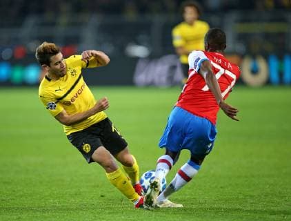 28 11 2018 Football UEFA Champions League 2018 2019 Group stage 5 Matchday Borussia Dortmund FC Bruges at Signal Iduna Park Dortmund L R Raphael Guerreiro Dortmund vs. Clinton Mata FC Bruges DFL and DFB regulations prohibit any use of photographs as image sequences and or quasi video