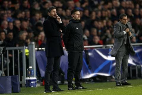 (L-R), Coach Mark van Bommel of PSV, Ernesto Valverde of FC Barcelona Barca during the UEFA Champions League group C match between PSV Eindhoven and FC Barcelona at the Phillips stadium on November 28, 2018 in Eindhoven, The Netherlands UEFA Champions League 2018 2019 xVIxVIxImagesx xJeroenxPutmansxIVx 12919127