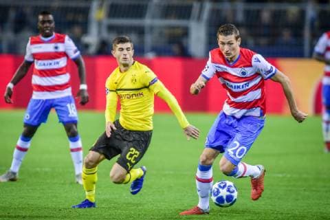 Dortmund Germany 28 11 2018 UEFA Champions League 2018 19 Season Back Round Group Phase Group A 5 Matchday BV Borussia Dortmund vs. FC Bruegge Christian Pulisic Borussia Dortmund Hans Vanaken FC Brügge in the duel DeFodi520