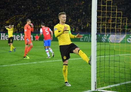 28 11 2018 Football UEFA Champions League Season 2018 2019 Preliminary round 5 Matchday Borussia Dortmund Club Bruegge Marco Reus Borussia Dortmund kicks the goalpost Team2