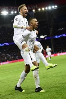 joie des joueurs du PSG apres le but de NEYMAR JR (PSG) MBAPPE Kylian (PSG) FOOTBALL : PSG vs FC Liverpool - Ligue des Champions UEFA - Paris - 28 11 2018 JBAutissier Panoramic 