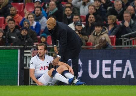 Tottenham s Harry Kane and Inter s manager Luciano Spalletti during the UEFA Champions League match between Tottenham Hotspur and Internazionale at Wembley Stadium, London, England on 28 November 2018. Copyright: xPRiMExMediaxImagesx PMI-2439-0003