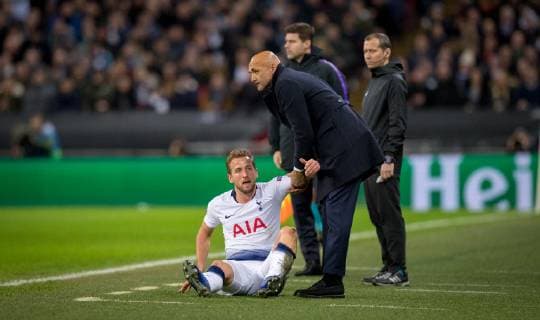 Internazionale (Inter Milan) manager Luciano Spalletti picks up Harry Kane of Spurs during the UEFA Champions League match between Tottenham Hotspur and Internazionale at Wembley Stadium, London, England on 28 November 2018. Copyright: xAndyxRowlandx PMI-2438-0001
