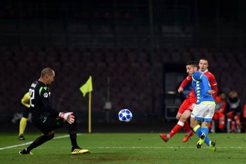 Dries Mertens of Napoli tries to score during the Uefa Champions League 2018 2019 Group C football match betweenSSC Napoli and Crvena Zvezda at San Paolo stadium, Napoli, November, 28, 2018 Foto Andrea Staccioli Insidefoto AndreaxStaccioli