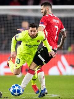 Sport Bilder des Tages Lionel Messi of FC Barcelona Barca Gaston Pereiro of PSV during the UEFA Champions League group C match between PSV Eindhoven and FC Barcelona at the Phillips stadium on November 28, 2018 in Eindhoven, The Netherlands UEFA Champions League 2018 2019 xVIxVIxImagesx xTomxBodexMultimediaxIVx 12919555
