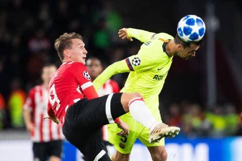 Luuk de Jong of PSV, Sergio Busquets of FC Barcelona Barca during the UEFA Champions League group C match between PSV Eindhoven and FC Barcelona at the Phillips stadium on November 28, 2018 in Eindhoven, The Netherlands UEFA Champions League 2018 2019 xVIxVIxImagesx xTomxBodexMultimediaxIVx 12919568