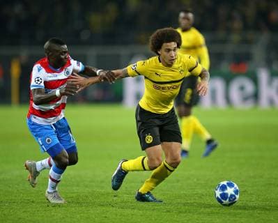 28 11 2018 Football UEFA Champions League 2018 2019 Group stage 5 Matchday Borussia Dortmund FC Bruges at Signal Iduna Park Dortmund L R Marvelous Nakamba FC Bruges vs. Axel Witsel Dortmund DFL and DFB regulations prohibit any use of photographs as image sequences and or quasi video