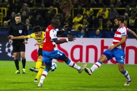 GER UEFA CL Borussia Dortmund vs FC Brugge 28 11 2018 Signal Iduna Park Dortmund GER UEFA CL Borussia Dortmund vs FC Brugge UEFA REGULATIONS PROHIBIT ANY USE OF PHOTOGRAPHS AS IMAGE SEQUENCES AND OR QUASI VIDEO in picture shows goal scored by Mahmoud Dahoud Borussia Dortmund 19 nordphotox xRauch nph00251
