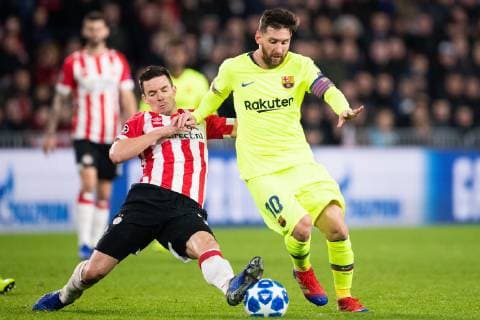 Nick Viergever of PSV, Lionel Messi of FC Barcelona Barca during the UEFA Champions League group C match between PSV Eindhoven and FC Barcelona at the Phillips stadium on November 28, 2018 in Eindhoven, The Netherlands UEFA Champions League 2018 2019 xVIxVIxImagesx xTomxBodexMultimediaxIVx 12920355