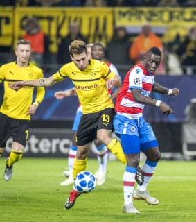Football UEFA Champions League CL Season 2018 2019 5 Matchday Borussia Dortmund Club Brügge in Dortmund North Rhine-Westphalia Dortmunds Raphael Guerreiro l and Brügges Marvelous Nakamba fight for the ball UEFA REGULATIONS PROHIBIT ANY USE OF PHOTOGRAPHS AS IMAGE SEQUENCES AND OR QUASI VIDEO Copyright: xKirchner DavidxInderliedx
