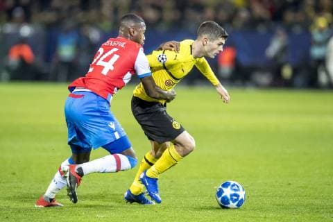 Football UEFA Champions League CL Season 2018 2019 5 Matchday Borussia Dortmund Club Brügge in Dortmund North Rhine-Westphalia Brügges Stefano Denswil l and Dortmunds Christian Pulisic fight for the ball UEFA REGULATIONS PROHIBIT ANY USE OF PHOTOGRAPHS AS IMAGE SEQUENCES AND OR QUASI VIDEO Copyright: xKirchner DavidxInderliedx