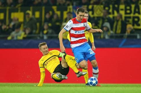 28 11 2018 Football UEFA Champions League 2018 2019 Group stage 5 Matchday Borussia Dortmund FC Bruges at Signal Iduna Park Dortmund L R Marco Reus Dortmund vs. Hans Vanaken FC Bruges DFL and DFB regulations prohibit any use of photographs as image sequences and or quasi video