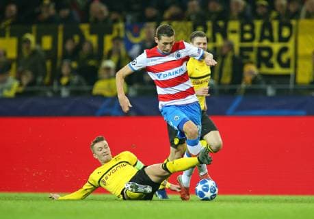 28 11 2018 Football UEFA Champions League 2018 2019 Group stage 5 Matchday Borussia Dortmund FC Bruges at Signal Iduna Park Dortmund L R Marco Reus Dortmund vs. Hans Vanaken FC Bruges DFL and DFB regulations prohibit any use of photographs as image sequences and or quasi video