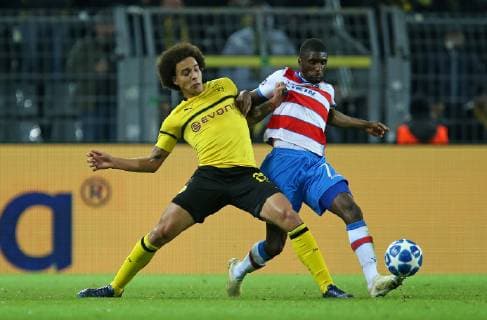 28 11 2018 Football UEFA Champions League 2018 2019 Group stage 5 Matchday Borussia Dortmund FC Brügge im Signal Iduna Park Dortmund L R Axel Witsel Dortmund vs. Clinton Mata FC Brügge DFL and DFB regulations prohibit any use of photographs as image sequences and or quasi video