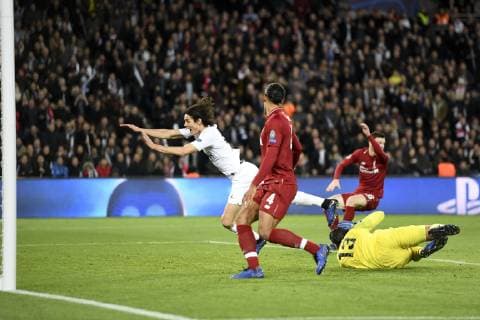 09 EDINSON CAVANI (PSG) - FAUTE - CHUTE FOOTBALL : Paris SG vs Liverpool - Ligue des Champions - 28 11 2018 AnthonyBIBARD FEP Panoramic 