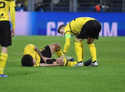 28 11 2018 Football UEFA Champions League Season 2018 2019 Preliminary Round 5 Matchday Borussia Dortmund Club Bruegge Injury Axel Witsel Borussia Dortmund left right Marco Reus Borussia Dortmund Team2