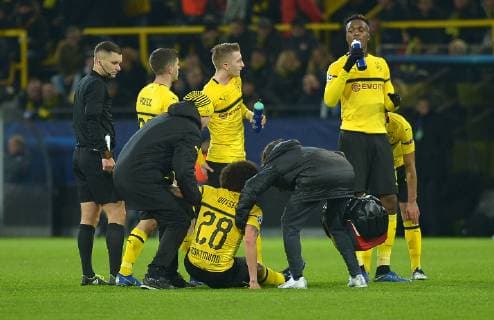 Dortmund Germany 28 11 2018 UEFA Champions League 2018 19 Season Back Round Group Phase Group A 5 Matchday BV Borussia Dortmund Club Bruegge Injury Injured Pain Axel Witsel BVB DeFodi521