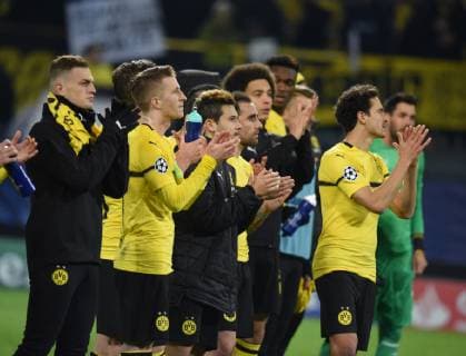 CL Borussia Dortmund Club Brügge 28 11 2018 Final BVB picture players in front of the corner thank DFL REGULATIONS PROHIBIT ANY USE OF PHOTOGRAPHS AS IMAGE SEQUENCES AND OR QUASI VIDEO HM