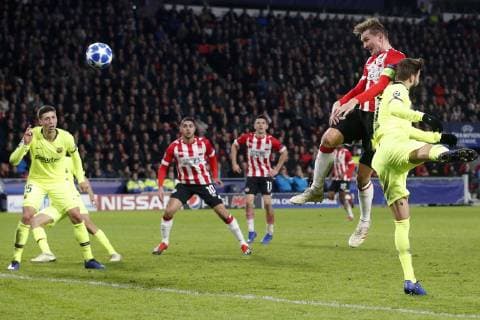 EINDHOVEN, Philips Stadium, PSV - Barcelona , football, Champions League, season 2018-2019 , 28-11-2018, PSV player Luuk de Jong scoring the 1-2. PSV - Barcelona  x2652944x