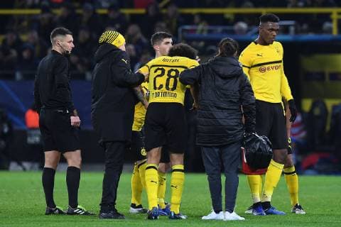 Football Champions League Group Phase 5 Matchday Borussia Dortmund FC Bruges on 28 11 2018 at Signal Iduna Park in Dortmund Axel Witsel Dortmund is injured brought off court DFL DFB regulations prohibit any use of photographs as image sequences and or quasi video xRx
