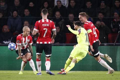 EINDHOVEN, Philips Stadium, PSV - Barcelona , football, Champions League, season 2018-2019 , 28-11-2018, Barcelona player Lionel Messi(r) scoring the 0-1. PSV - Barcelona  x2653142x