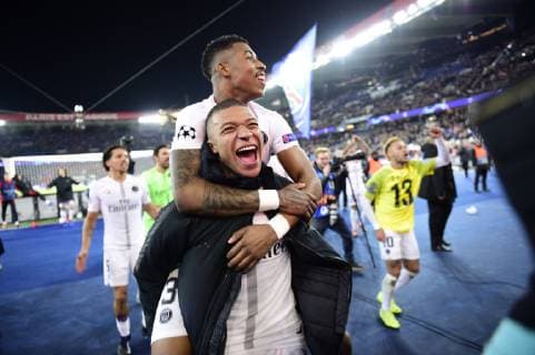 joie des joueurs du PSG en fin de match KIMPEMBE Presnel (PSG) MBAPPE Kylian (PSG) FOOTBALL : PSG vs FC Liverpool - Ligue des Champions UEFA - Paris - 28 11 2018 JBAutissier Panoramic 